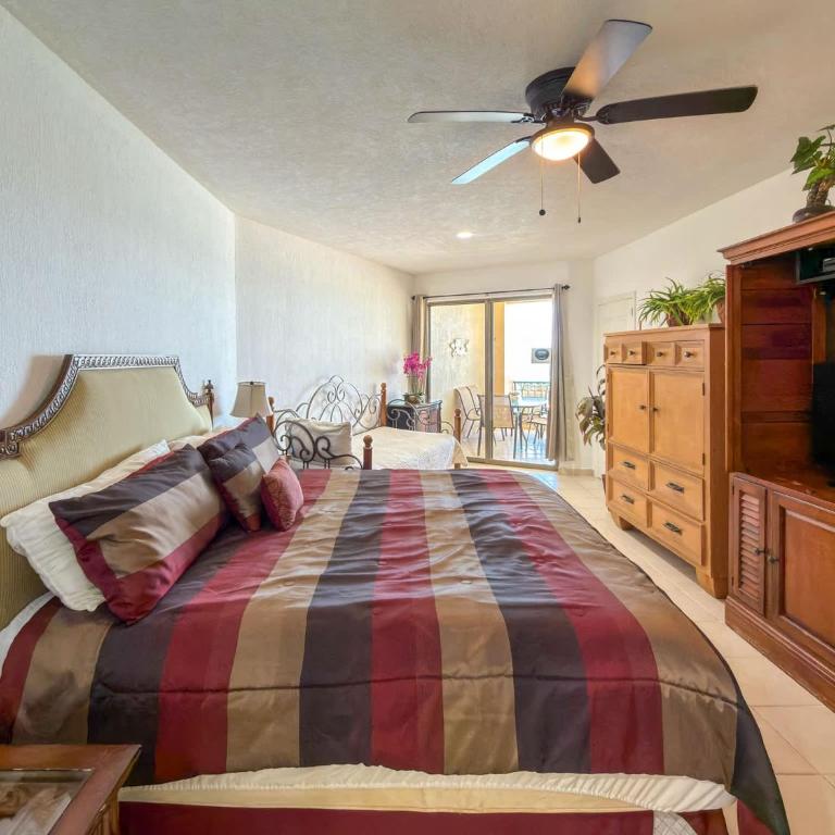 Relaxing Oceanview Condo Pools & Beach E210 - Apartamento - 23