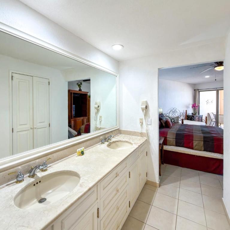 Relaxing Oceanview Condo Pools & Beach E210 - Apartamento - 27