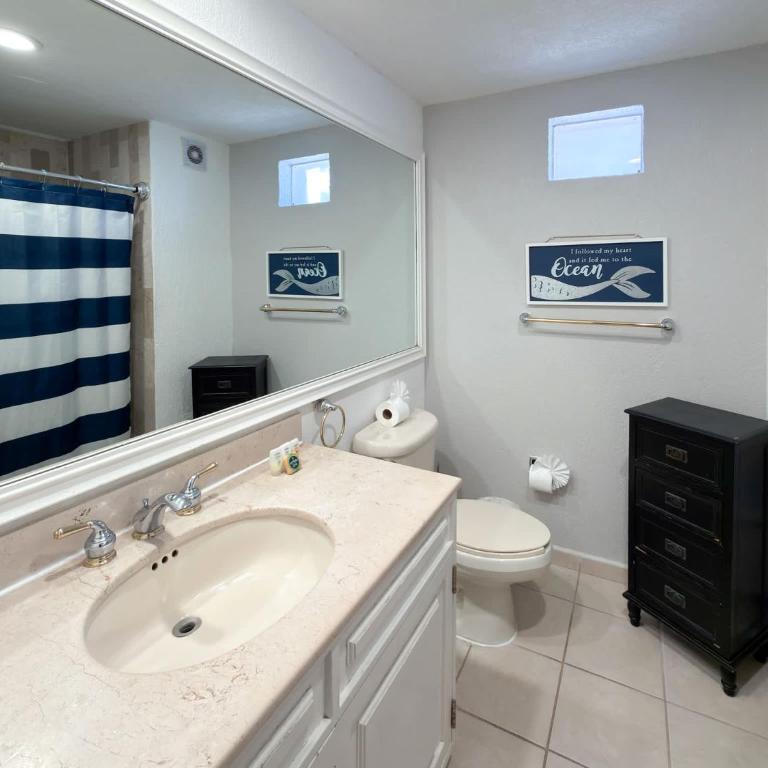 Relaxing Oceanview Condo Pools & Beach E210 - Apartamento - 47