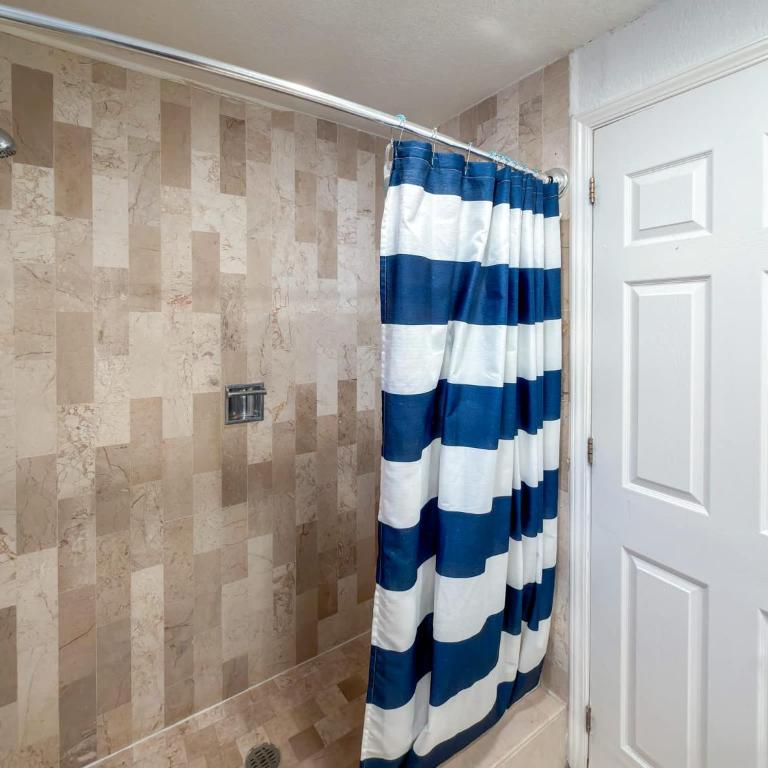 Relaxing Oceanview Condo Pools & Beach E210 - Apartamento - 48