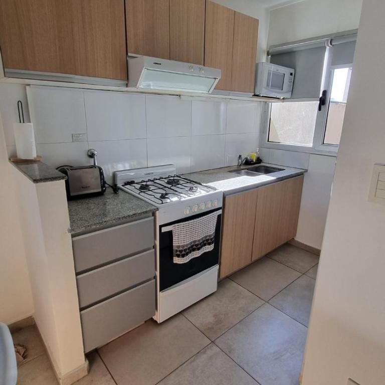Moderno y cómodo departamento céntrico con cochera - Two-Bedroom Apartment - 2