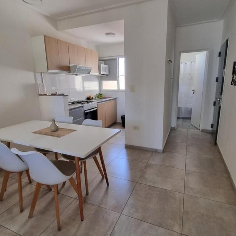 Moderno y cómodo departamento céntrico con cochera - Two-Bedroom Apartment - 12