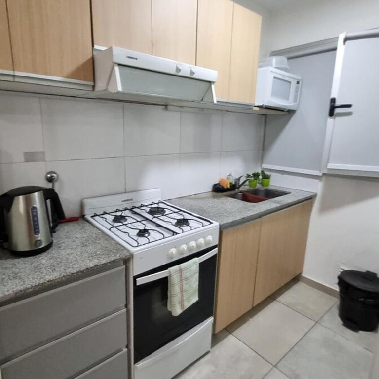Moderno y cómodo departamento céntrico con cochera - Two-Bedroom Apartment - 15