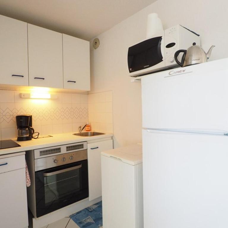 Studio charmant avec terrasse, parking - 4 pers. - FR-1-874-24 - Appartement - 8
