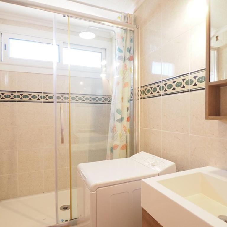 Spacieux T2, clim, parking, proche plage - 4 pers. - FR-1-874-47 - Appartement - 4