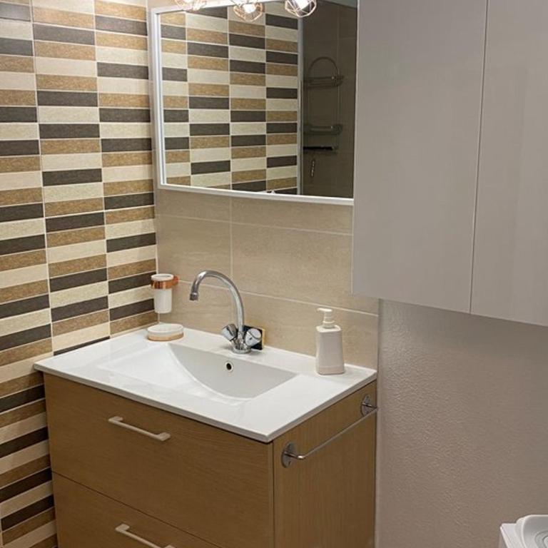 Appartement spacieux avec piscine - 6 pers. - FR-1-874-52 - Apartment - 7