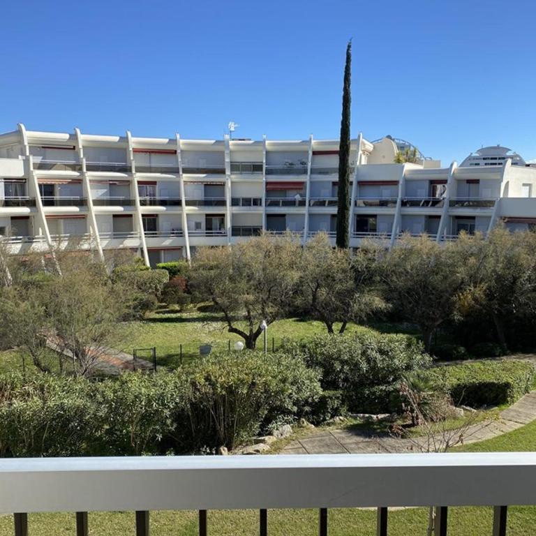 Appartement spacieux avec piscine - 6 pers. - FR-1-874-52 - Apartment - 12