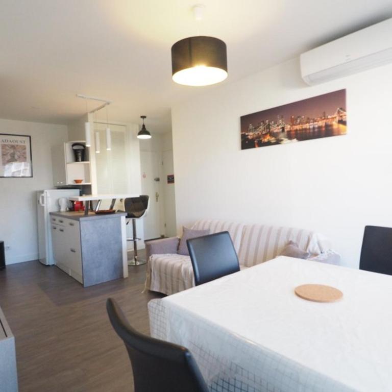 Bel appartement en centre-ville, parking - 4 pers. - FR-1-874-48 - Apartment - 3