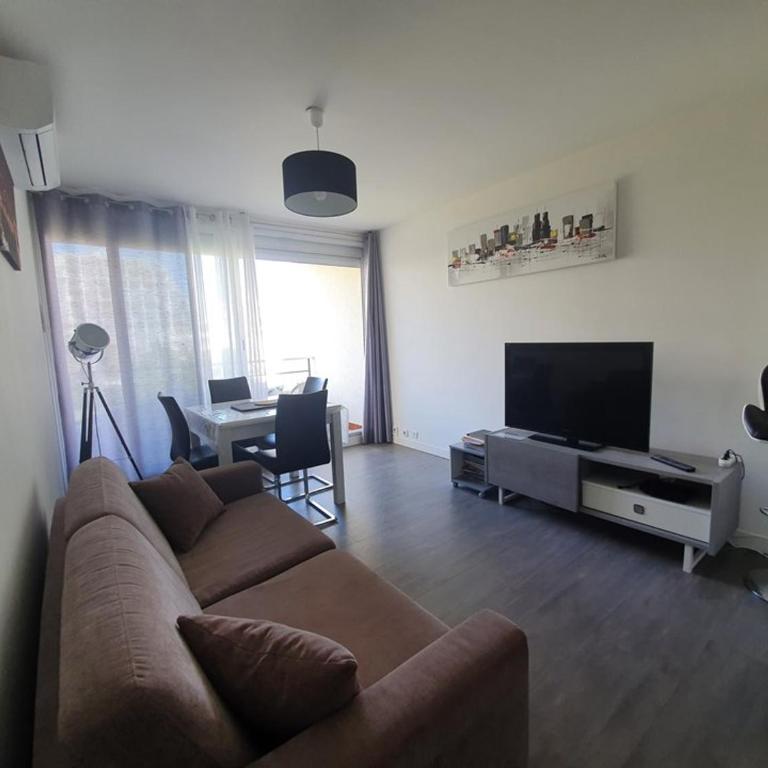 Bel appartement en centre-ville, parking - 4 pers. - FR-1-874-48 - Apartment - 12
