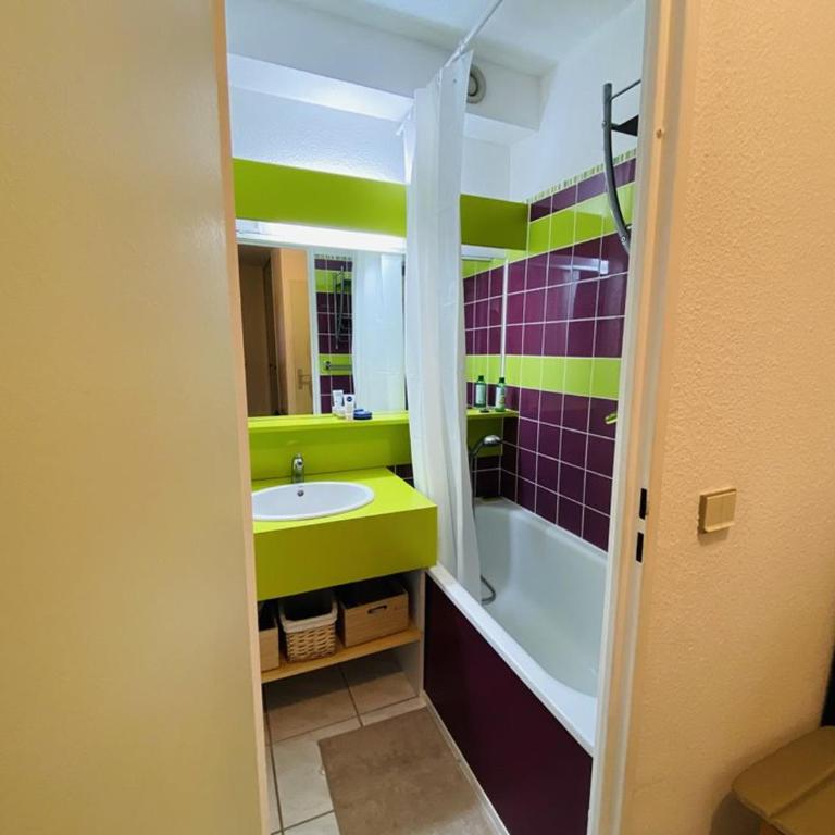 Appartement charmant - 4 pers. piscine vue - FR-1-874-60 - Apartment - 7