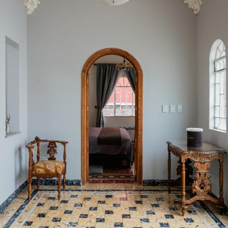 Casona 50's con patio, tina y estacionamiento priv - Four-Bedroom House - 6