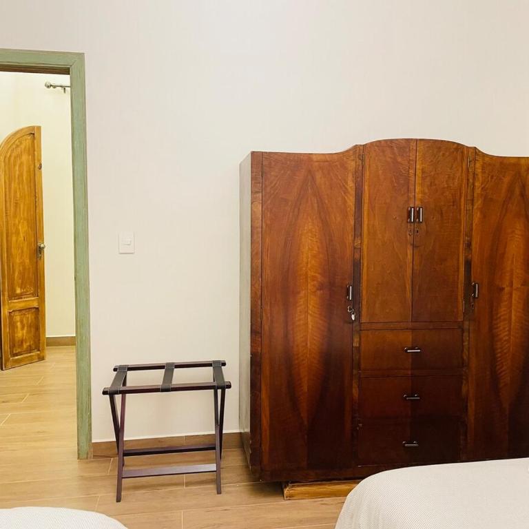Casona 50's con patio, tina y estacionamiento priv - Four-Bedroom House - 11