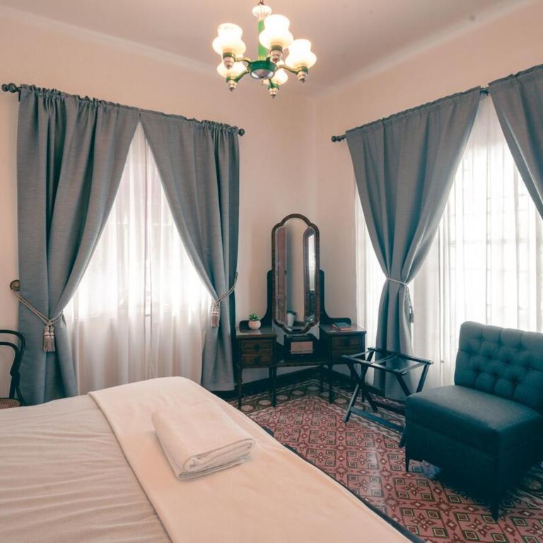 Casona 50's con patio, tina y estacionamiento priv - Four-Bedroom House - 12