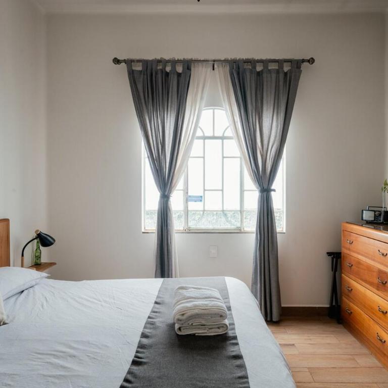 Casona 50's con patio, tina y estacionamiento priv - Four-Bedroom House - 14