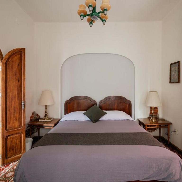 Casona 50's con patio, tina y estacionamiento priv - Four-Bedroom House - 18