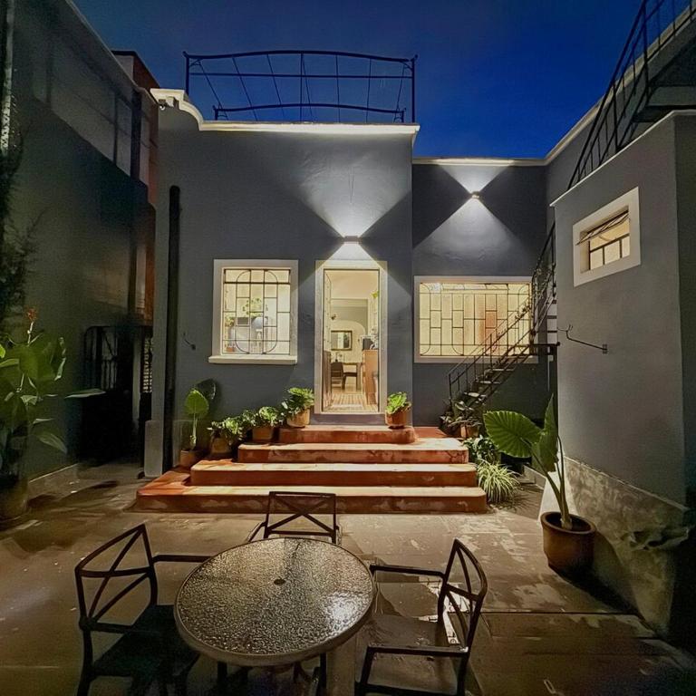 Casona 50's con patio, tina y estacionamiento priv - Four-Bedroom House - 30