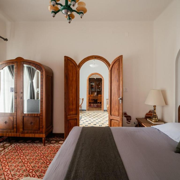 Casona 50's con patio, tina y estacionamiento priv - Four-Bedroom House - 40