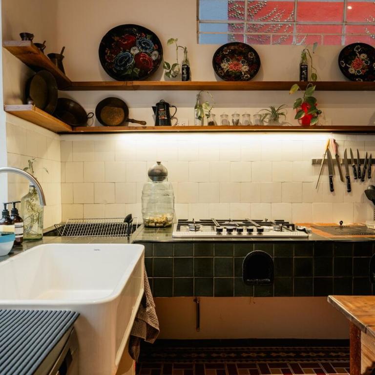 Casona 50's con patio, tina y estacionamiento priv - Four-Bedroom House - 49