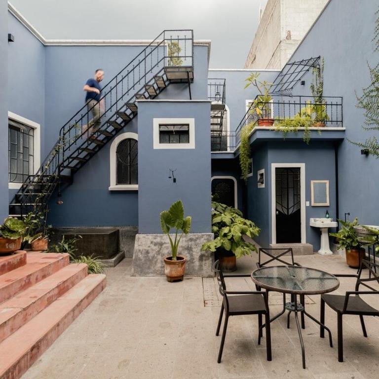 Casona 50's con patio, tina y estacionamiento priv - Four-Bedroom House - 50