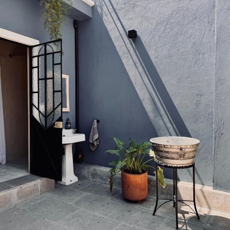 Casona 50's con patio, tina y estacionamiento priv - Four-Bedroom House - 55