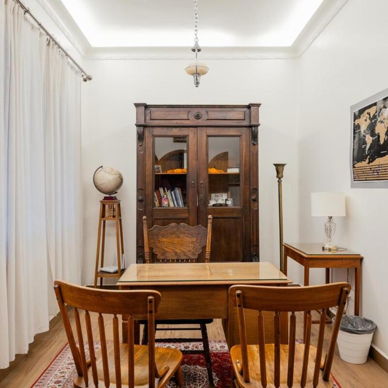 Casona 50's con patio, tina y estacionamiento priv - Four-Bedroom House - 57