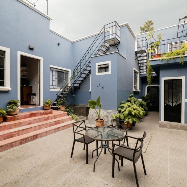Casona 50's con patio, tina y estacionamiento priv - Four-Bedroom House - 65