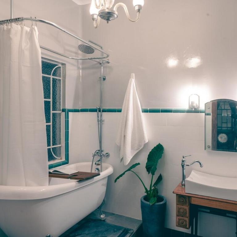 Casona 50's con patio, tina y estacionamiento priv - Four-Bedroom House - 66