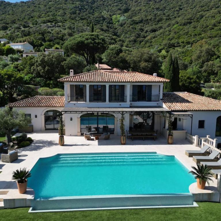 Cavalaire | Vue Mer Infinie & Piscine à débordement - Villa - 14