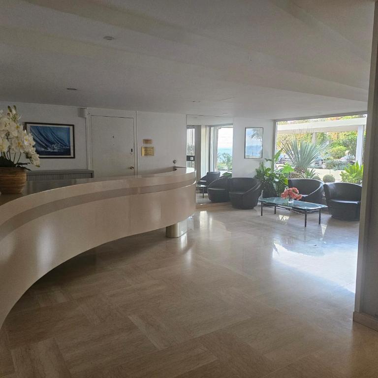 Luxury 3BR Apartment with Panoramic View, Terrace & 3 Bathrooms Cannes festival - Appartement - 33
