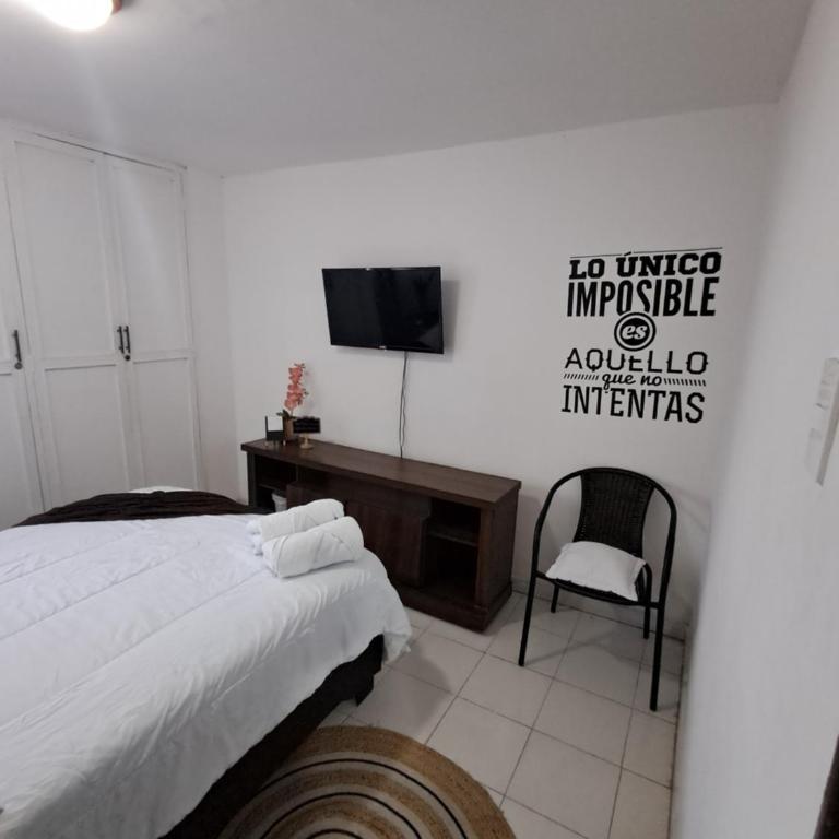 Habitación Execelente Ubicacion Frente al c comercial Unico - Habitación Doble con baño privado - 11