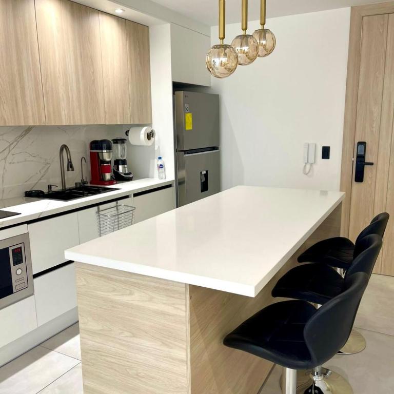 Elegant Studio Pool & Jacuzzi - One-Bedroom Apartment - 6