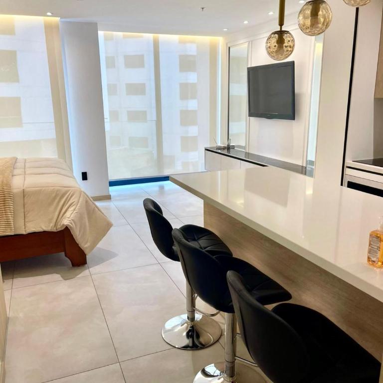 Elegant Studio Pool & Jacuzzi - One-Bedroom Apartment - 9