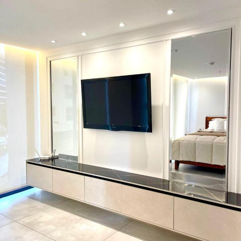 Elegant Studio Pool & Jacuzzi - One-Bedroom Apartment - 12