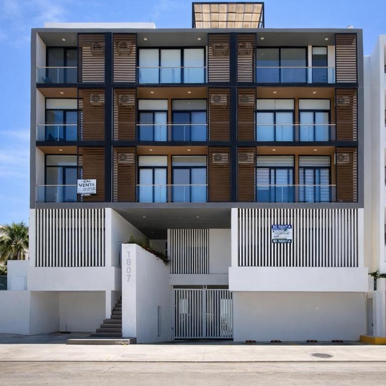 Rooftop with Jacuzzi 2 blocks from the beach - One-Bedroom Apartment - 8