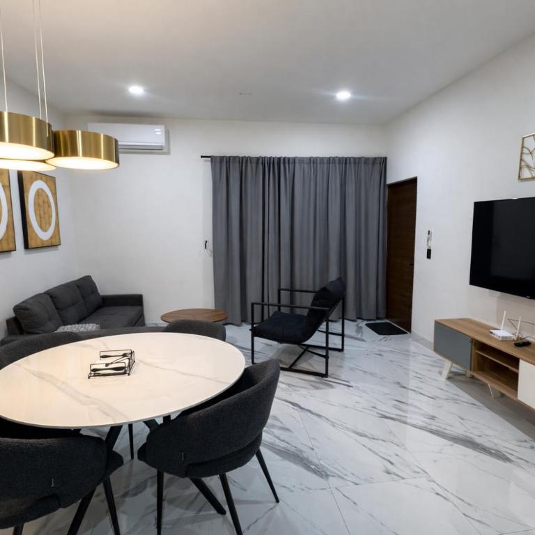 Rooftop with Jacuzzi 2 blocks from the beach - One-Bedroom Apartment - 4