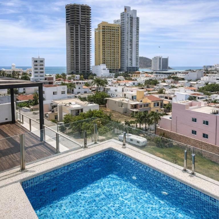 Rooftop with Jacuzzi 2 blocks from the beach - One-Bedroom Apartment - 1