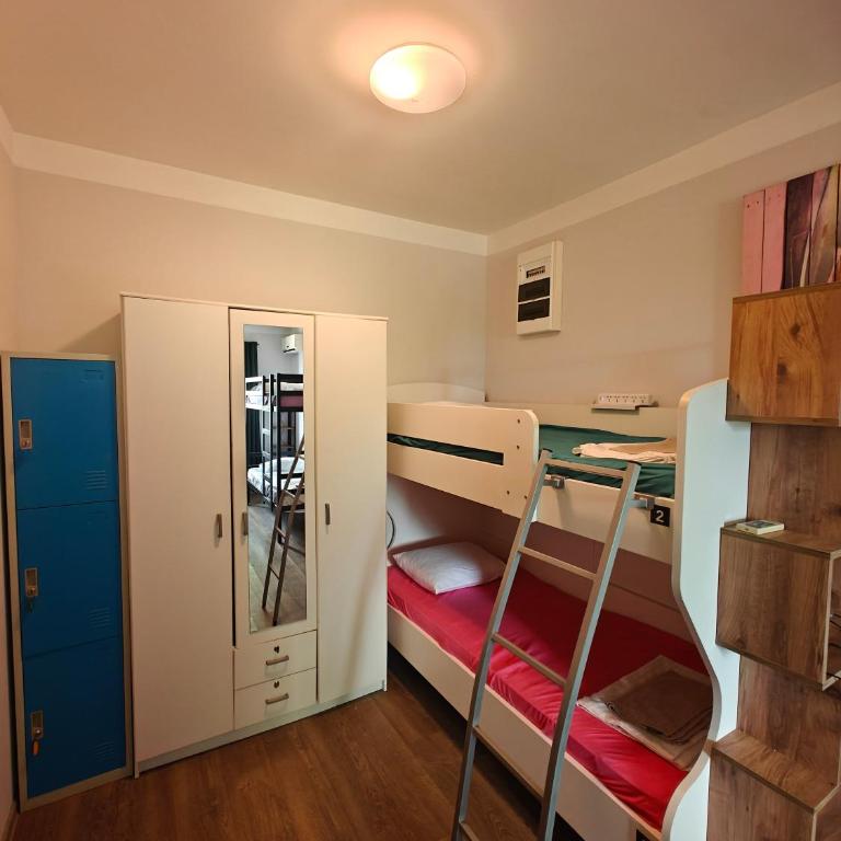 The High Hostel - Bed in 6-Bed Female Dormitory Room - 7