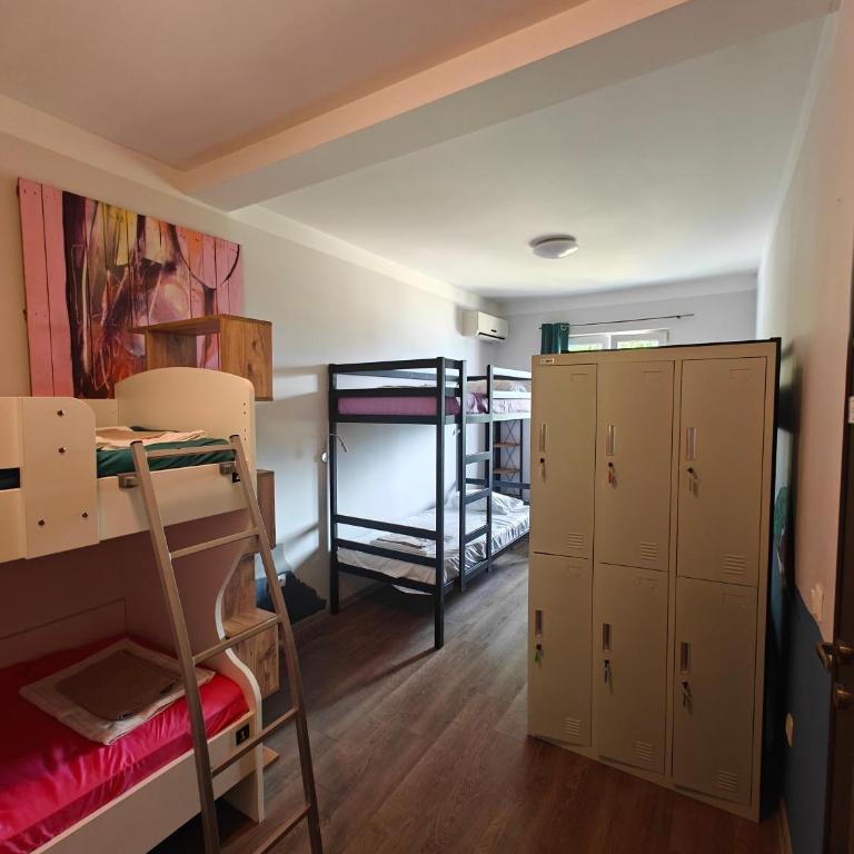 The High Hostel - Bed in 6-Bed Female Dormitory Room - 12