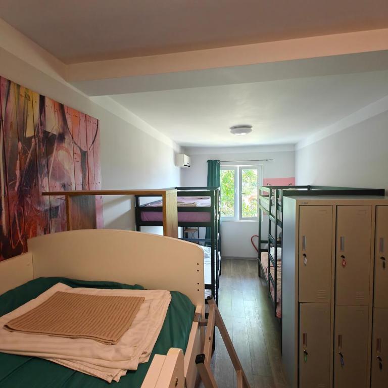 The High Hostel - Bed in 6-Bed Female Dormitory Room - 9