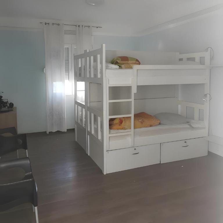 The High Hostel - Bed in 8-Bed Mixed Dormitory Room - 6