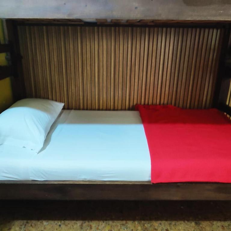 Macondo Hostel - Cama en habitación femenina compartida de 4 camas - 7