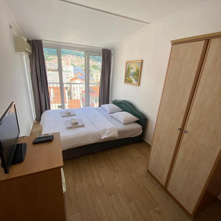 Apartments Jovana V - Mala Dvokrevetna Soba s Bračnim Krevetom ili 2 Zasebna Kreveta - 3