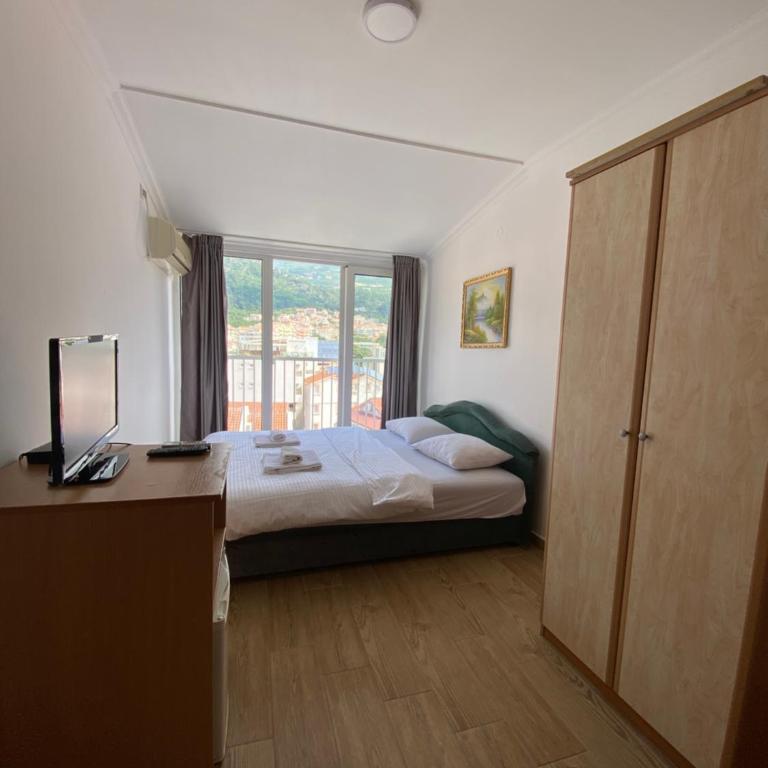 Apartments Jovana V - Mala Dvokrevetna Soba s Bračnim Krevetom ili 2 Zasebna Kreveta - 4