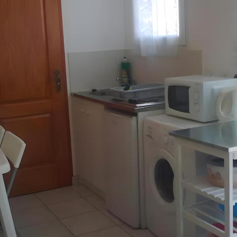 Studio climatisé proche parking gratuit, commerces et plages - Studio avec Terrasse - 9