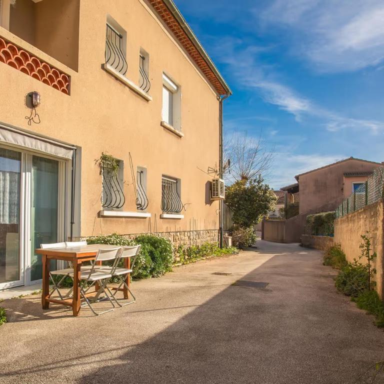 Studio climatisé proche parking gratuit, commerces et plages - Studio avec Terrasse - 2