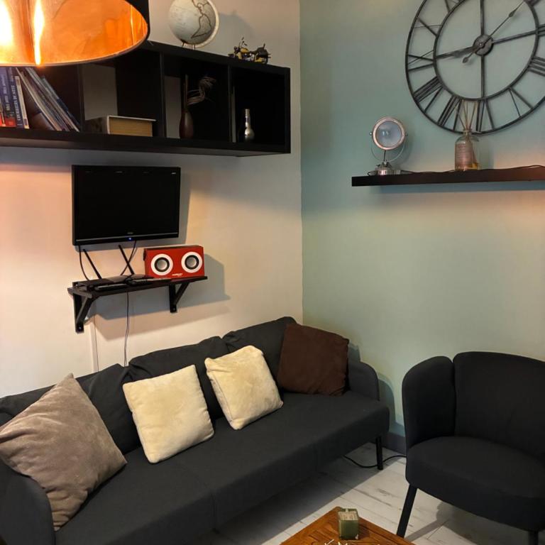 Studio tout équipé, emplacement idéal - One-Bedroom Apartment - 10