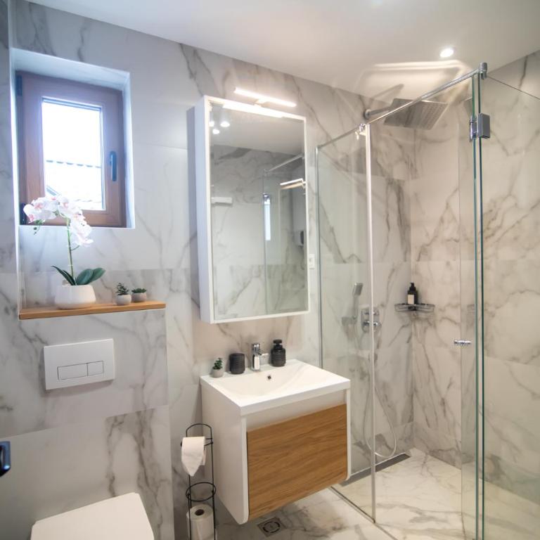 Trg 55 - komforan apartman sa dve spavaće sobe u modernoj zgradi na Trgu - Two-Bedroom Apartment - 21