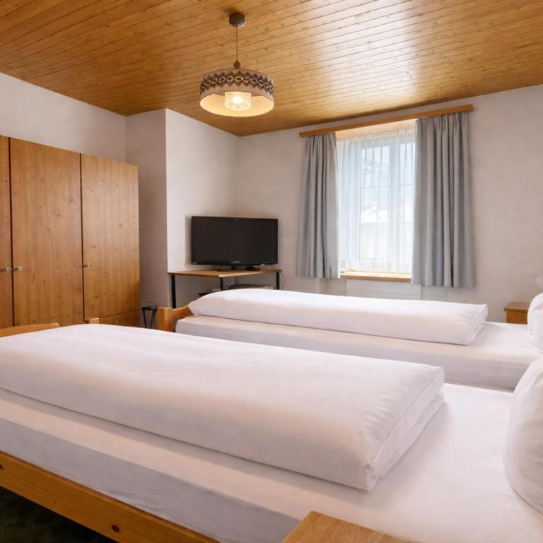 Golf Hotel Des Alpes - Zweibettzimmer mit Gemeinschaftsbad - 1