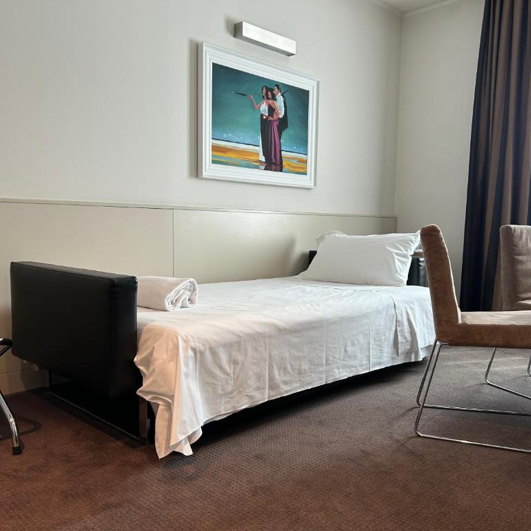 Hotel Plaza - Camera Deluxe Matrimoniale o Doppia con Letti Singoli con Divano-Letto - 3
