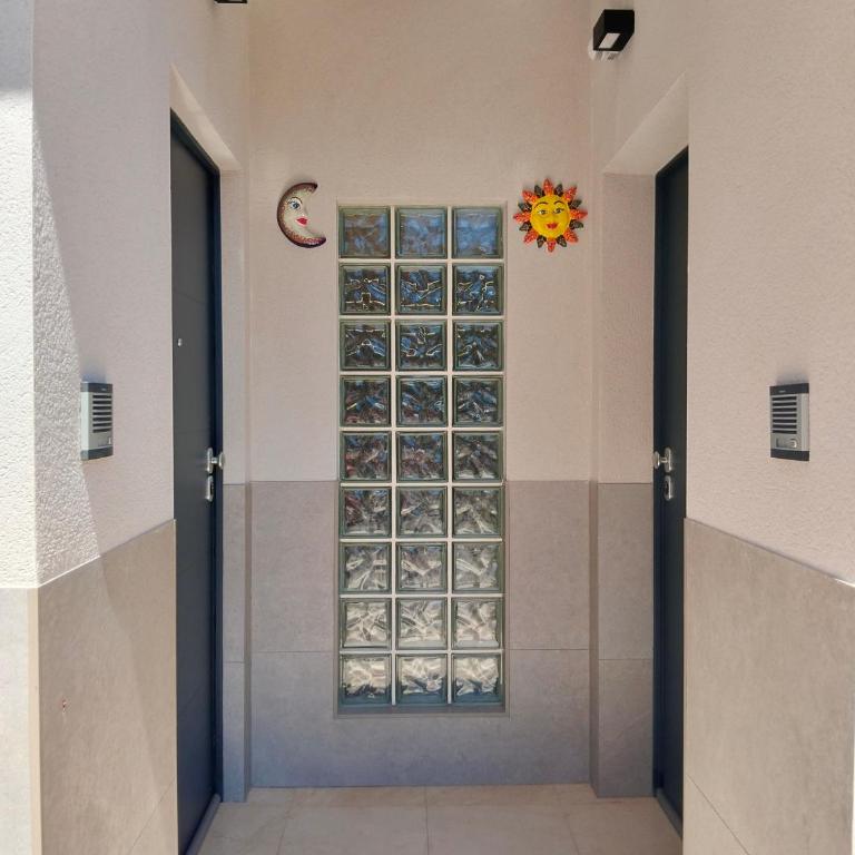 APARTAMENTO LUNA - 2 apartamentos céntricos juntos cerca de la playa, ideales para grupos grandes - Apartamento Estudio - 17